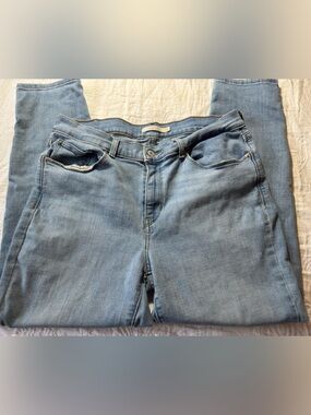Women’s Levi Jeans Classic Crop
